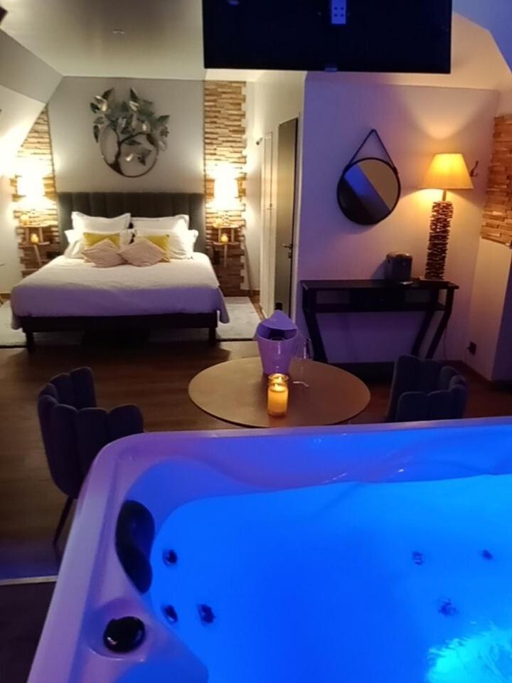 Manoir Du Grand Chene Hotel La Vraie-Croix Room photo